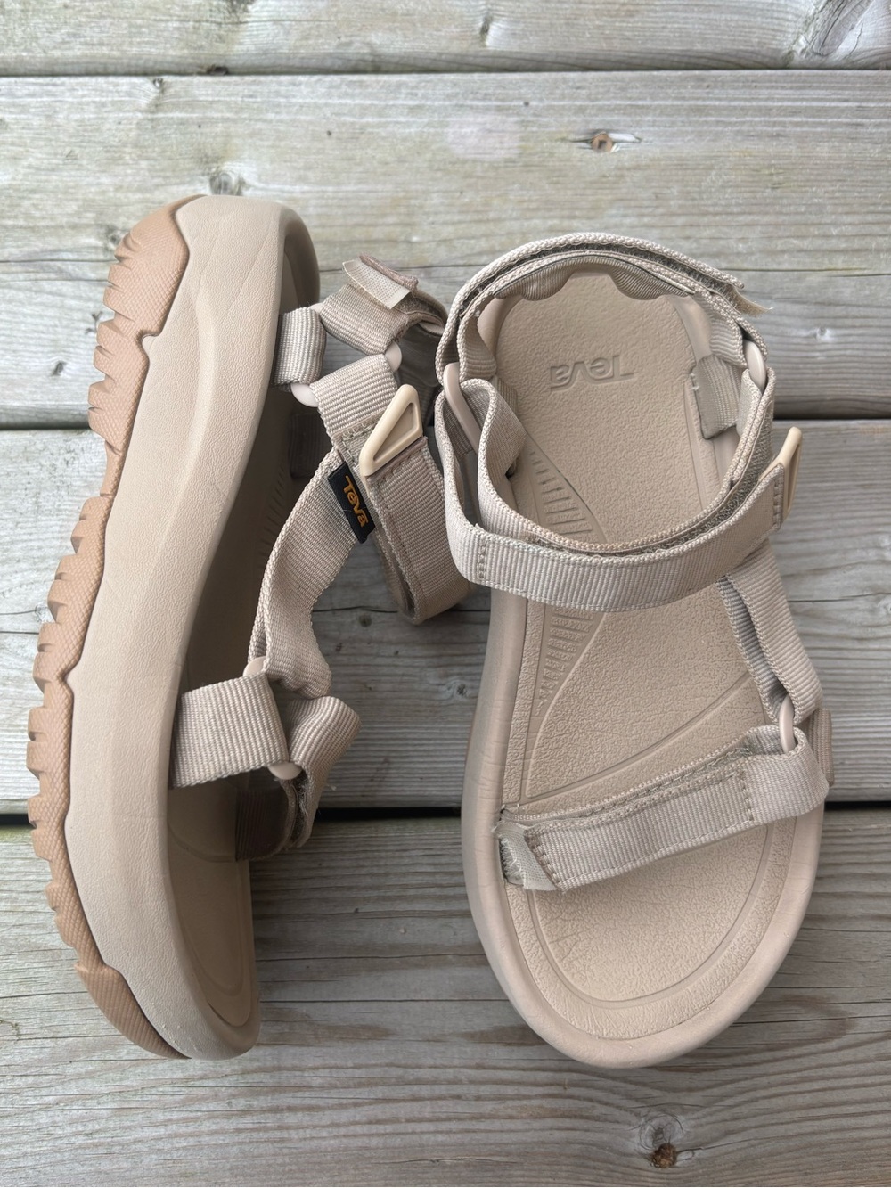 Teva Women's 7 Hurricane XLT3 Sports Adjustable Sandals Neutral Chunky Beige